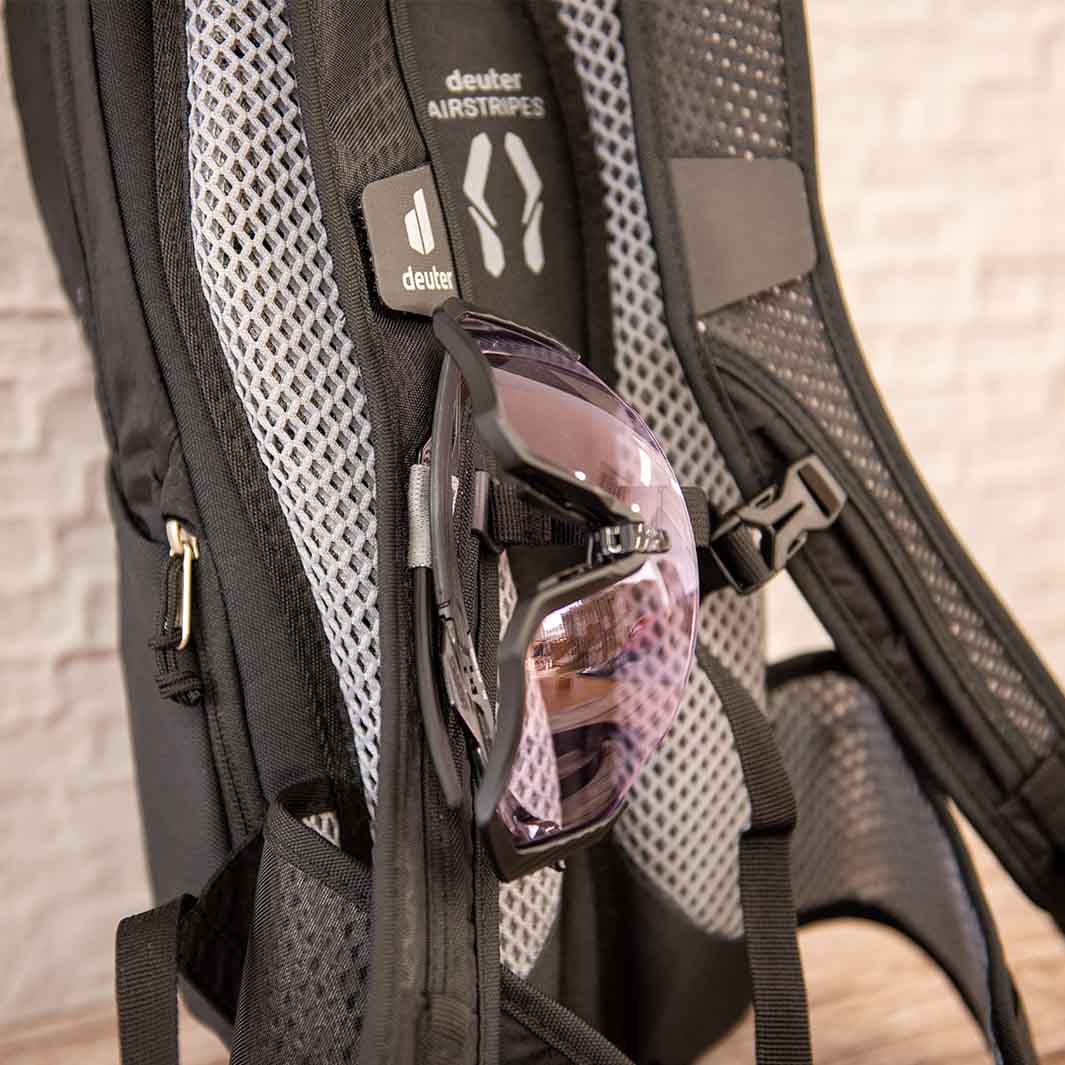 deuter(ドイター)レース8のアイウェアフック