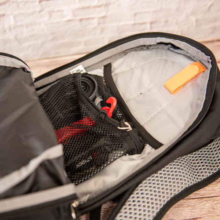 deuter(ドイター)レース8のメッシュのインサイドポケット