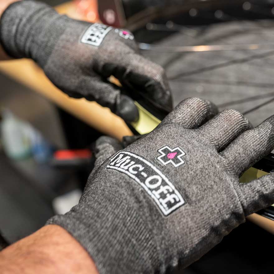 Muc-Off Mechanics Gloves(マックオフ メカニックグローブ)使用イメージ