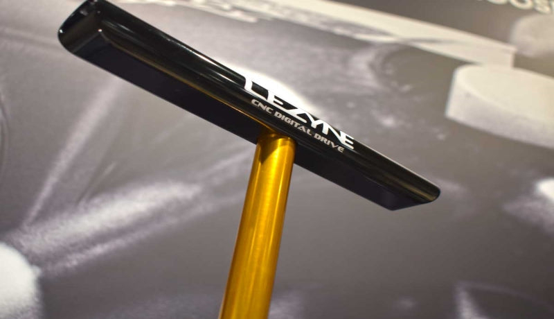 究極のフロアポンプ 【レザイン CNC FLOOR DRIVE】で空気入れを