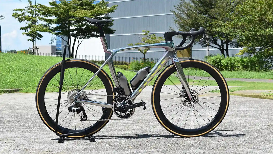 Madone SLR9 AXS Gen8 プロジェクトワン ICON / Chroma Interstellarの車体全体像