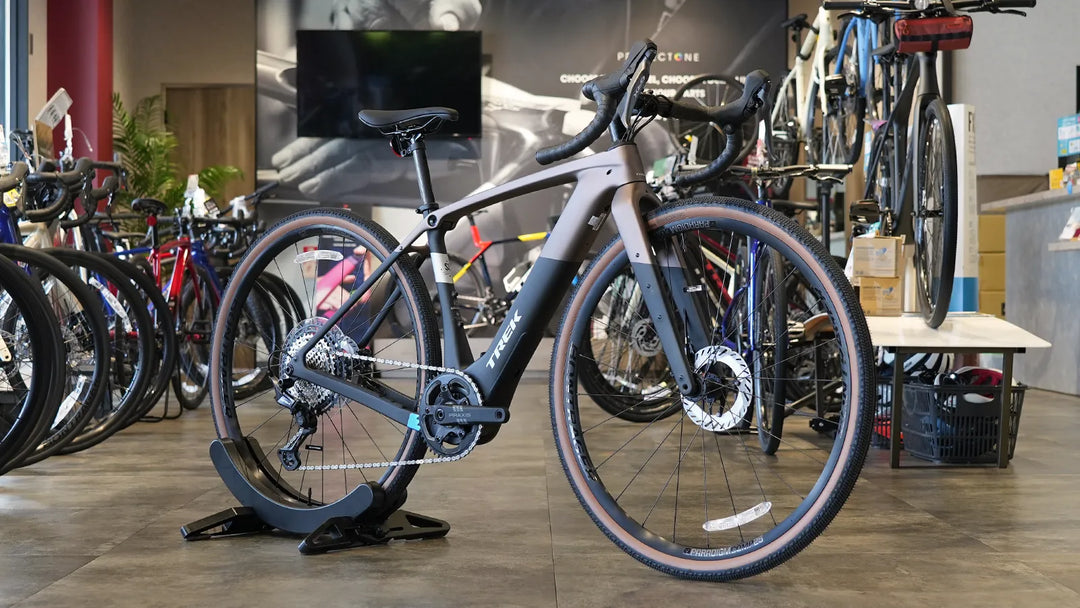 2027 TREK Checkpoint+ SL 5に新色登場｜Matte Bronze Age / Dark Web実車写真