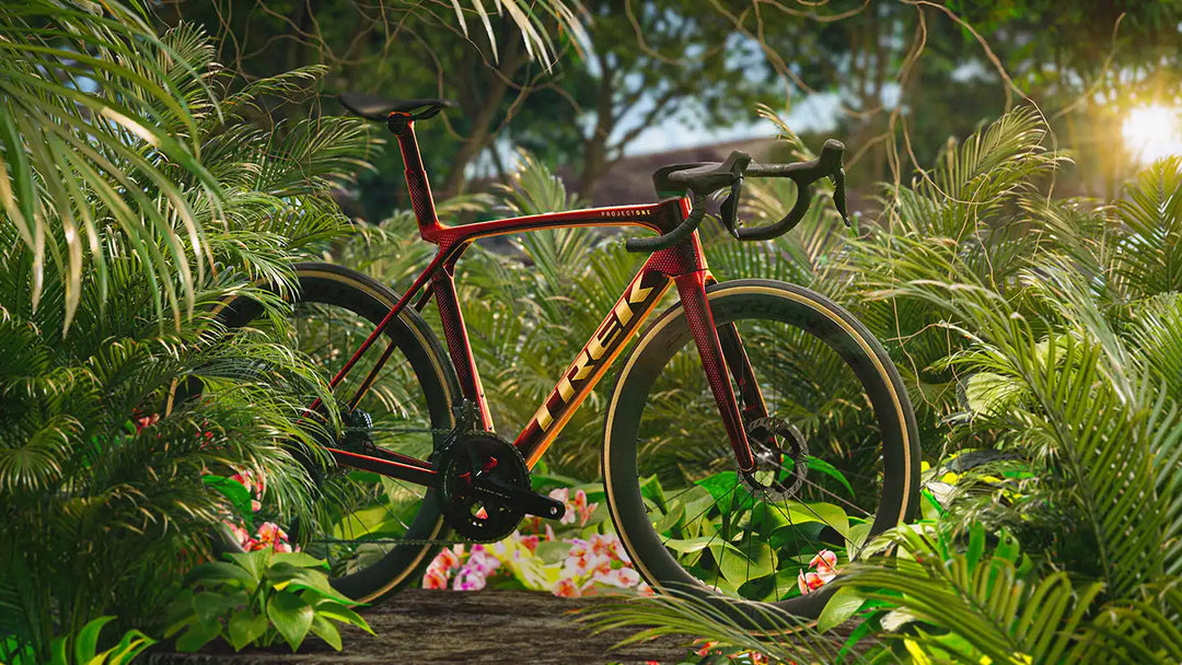 Madone SLRに新ペイント「サーペンタイン」登場！シューズ＆ヘルメットも新色追加