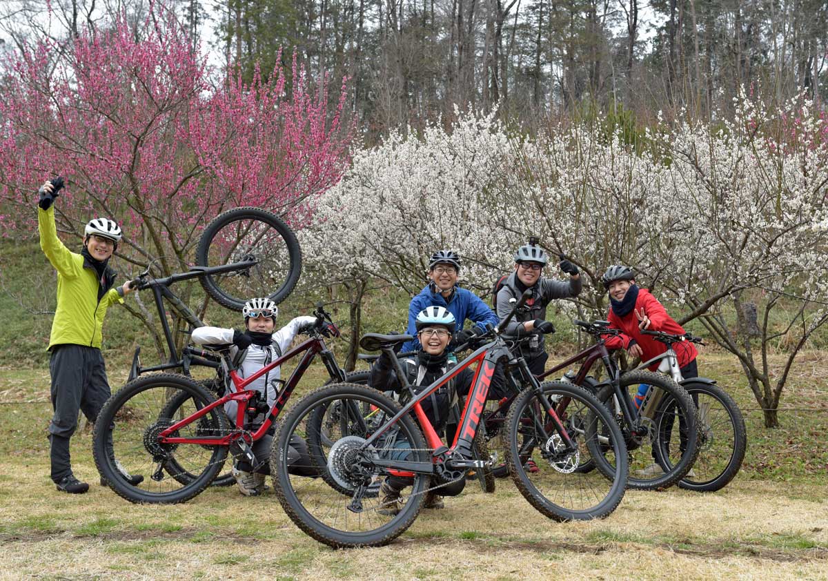 6人で集合写真