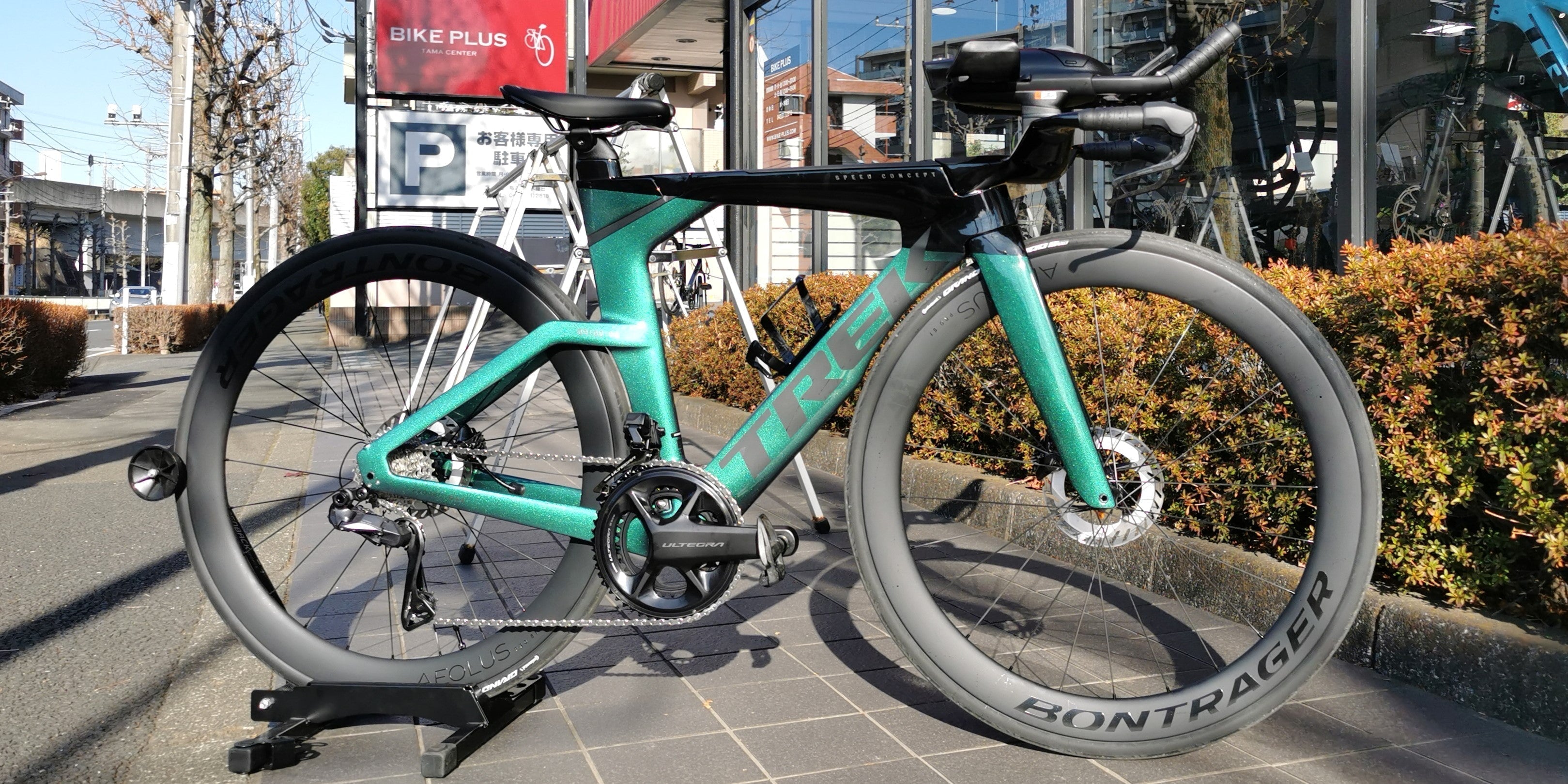 Speed Concept SLR7 – エメラルドアイリス × Trek Blackのプロジェクト