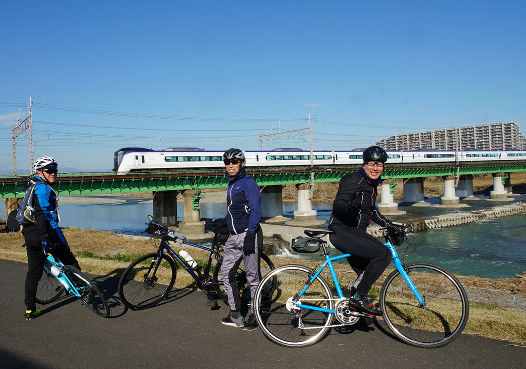 電車をバックに記念撮影