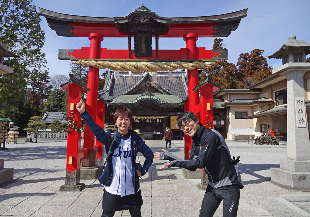 箭弓稲荷神社の前で記念撮影