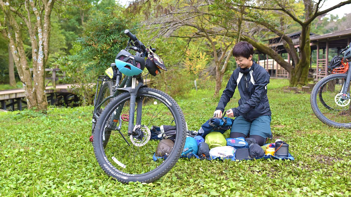 自転車キャンプ女子 カバンの中身全部見せます!! キャンプツーリングの