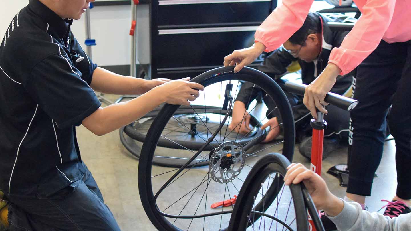 ロードバイク SHIMANO 配達用に改造済 後ろタイヤパンク