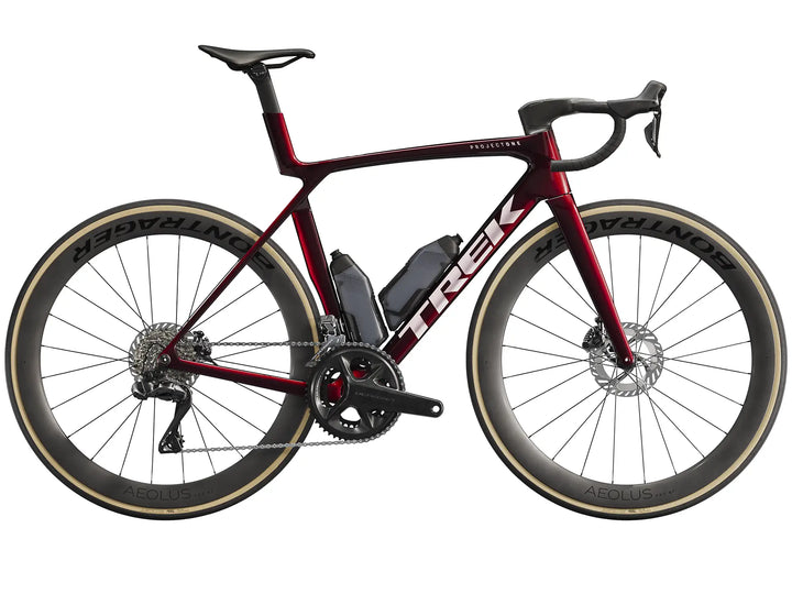 ブランド名：TREK、モデル名：Madone SLR 7 Gen 8、カラー名：Carbon Red Smoke、年式：2026