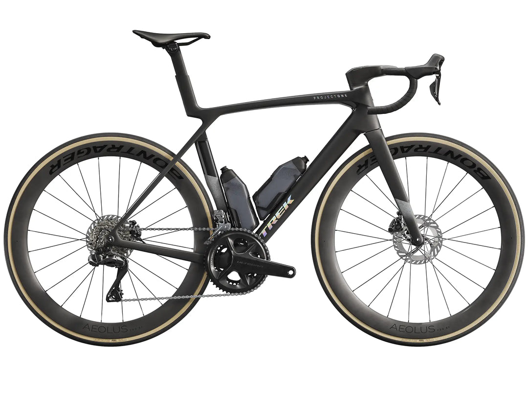 ブランド名：TREK、モデル名：Madone SLR 7 Gen 8、カラー名：Matte Carbon Smoke/Prismatic Pearl、年式：2026