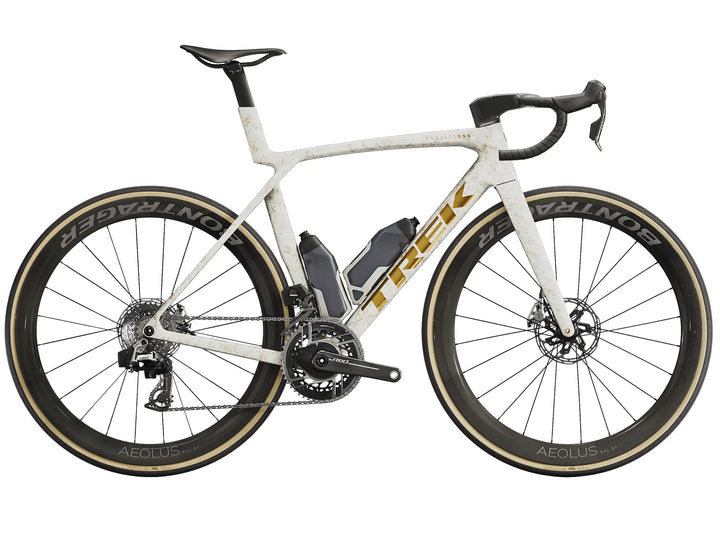 ブランド名：TREK、モデル名：Madone SLR 9 AXS Gen 8、カラー名：Era White / Supernova Marble、年式：2026年モデル