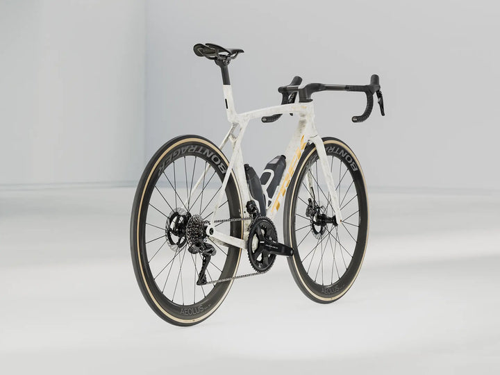 ブランド名：TREK、モデル名：Madone SLR 9 Gen 8、カラー名：Era White / Supernova Marble、年式：2026