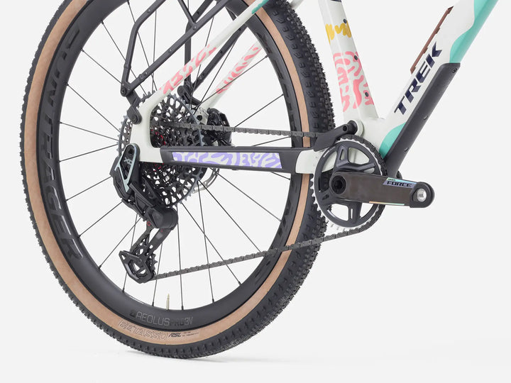 Trek CheckOUT SL 7 AXS 2026年モデルのドライブトレイン、MTB向けリアディレイラーとの互換ミックスコンポはSRAMならでは