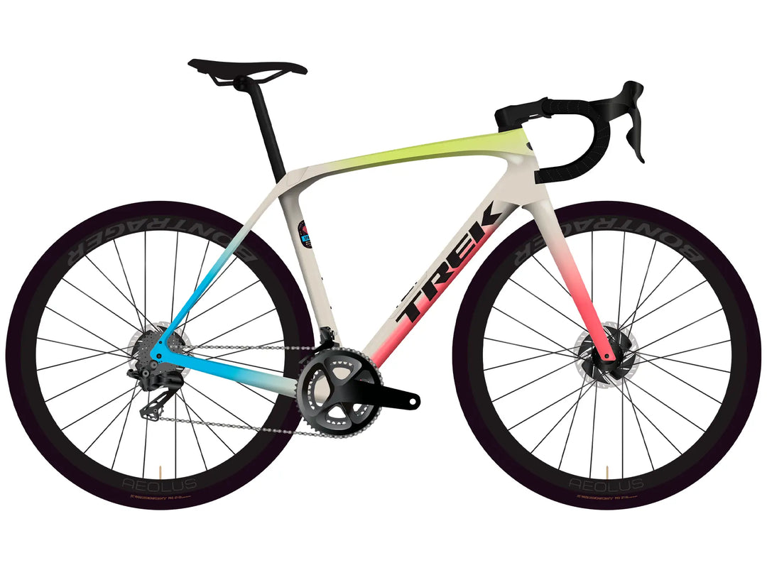 ブランド：Trek、モデル名：Domane SL 5 Gen 4、カラー：Era White/Glowstick/Coral Fade、年式：2026年モデル