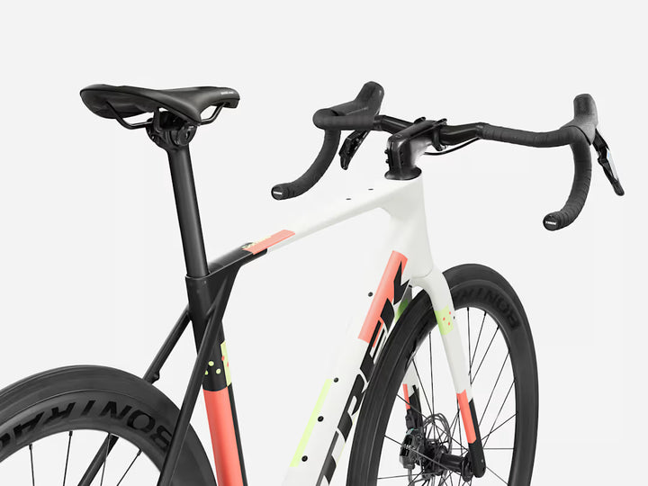 Trek Domane SL 6 AXS Gen 5 2027年モデル