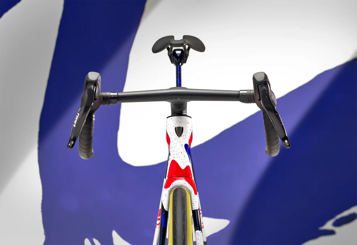 Trek Madone SLR Projectone Iconカラー：Couler（クーレ）、ヘッドチューブ真正面