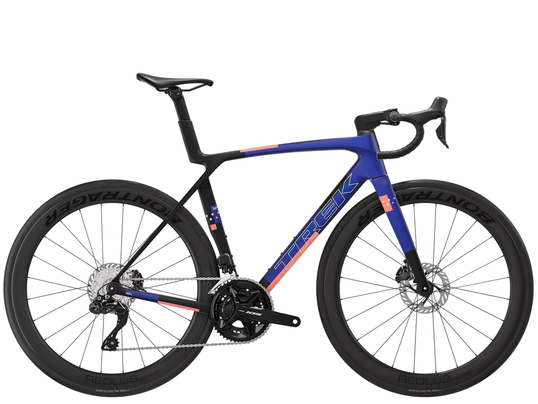 メーカー：トレック
モデル：Madone SL 6 Gen 8
年式：2027年モデル
世代：第8世代
カラー：Matte Cobalt Blue/Trek Black/Living Coral