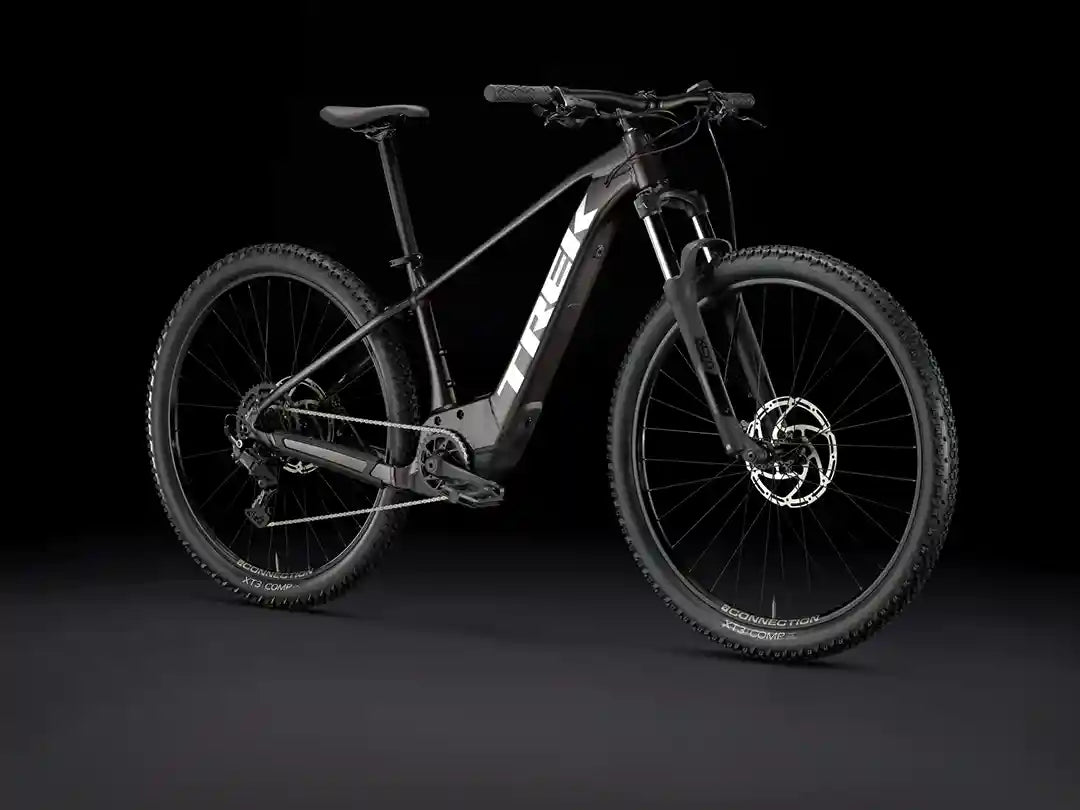 モデル名：Trek Marlin+ 6（トレックマーリンプラス6）、タイプ：eMTB、カラー：Dnister Black、撮影箇所：斜め前からの全体像