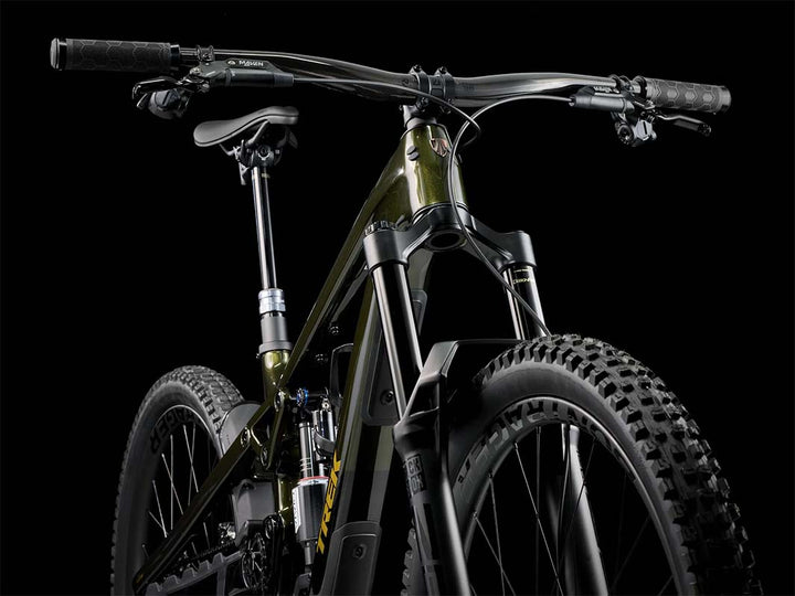 Trek Slash9.9 X0 AXS Gen6 2025（トレック スラッシュ9.9 X0 AXS Gen6）のBlack Olive（ブラックオリーブカラー）のダウンチューブ裏側にカーボンアーマーが付属