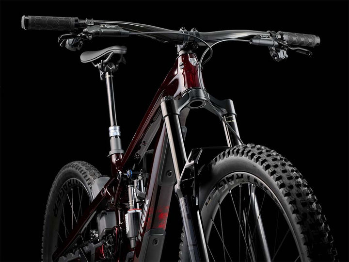 Trek Slash 9.9 X0 AXS Gen6 2025（トレックスラッシュ9.9 X0 AXS Gen6）Carbon Red Smoke（カーボンレッドスモークカラー）のダウンチューブ