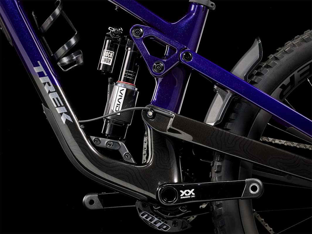 Trek Slash 9.9 XX AXS Gen6（トレックスラッシュ9.9 XX AXS Gen6）Purple Abyss（パープルアビスカラー）のフレーム下部のカラーリングとデザイン