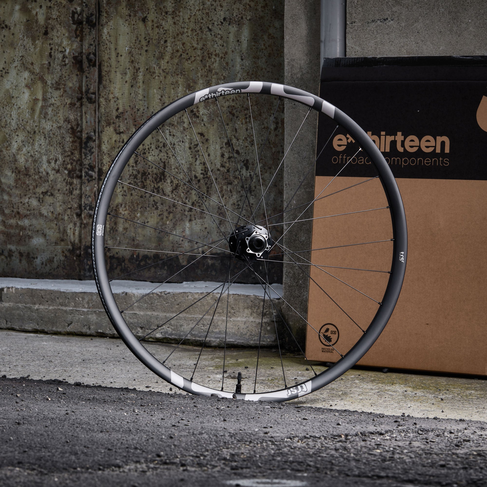 ethirteen TRS Race Carbon Trail Wheels（イーサーティーン TRS レース カーボン トレイル ホイール – バイク プラス