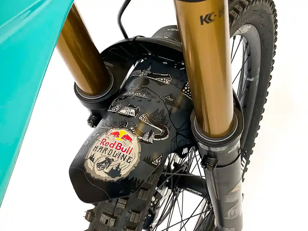 ALL MOUNTAIN STYLE（オール マウンテン スタイル）AMS マッドガード Red Bull 取付例