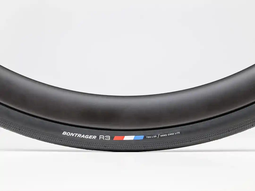 Bontrager（ボントレガー） R3 Hard-Case Lite ロード タイヤ　700×25Cのタイヤサイドのロゴ