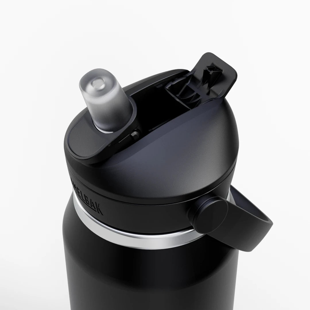 Camelbak Thrive Flip Straw Accessory Cap（キャメルバック スライブ フリップ ストロー アクセサリー キャップ）ボトルに取り付けたイメージ