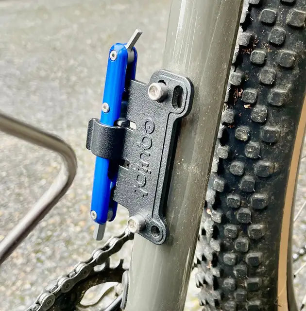 equipt サーディン（イクイプト）
ボトルケージ台座取り付け例