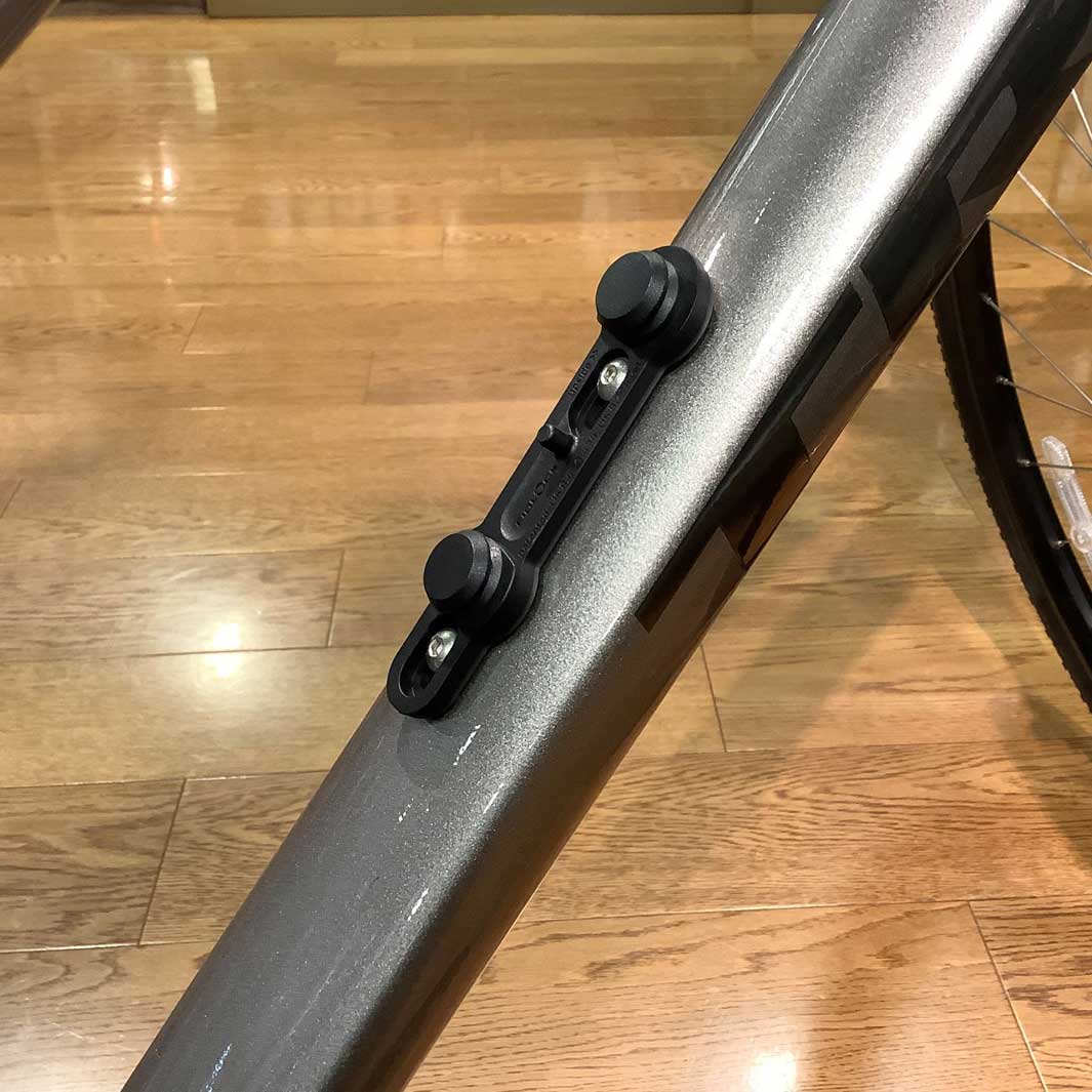 FIDLOCK TWIST BIKE BASE：ボトルケージ台座に取り付け可能