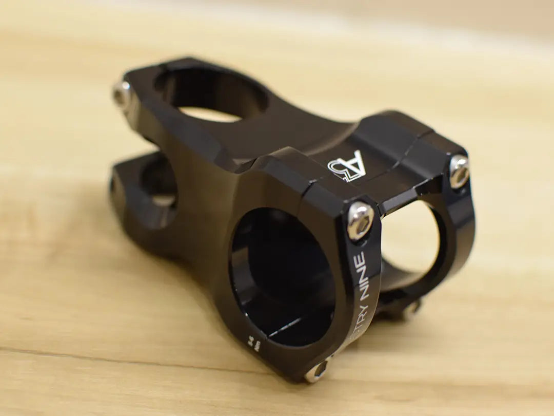 INDUSTRY NINE Mountain STEM A318（インダストリーナイン マウンテンステム）Black（ブラック）