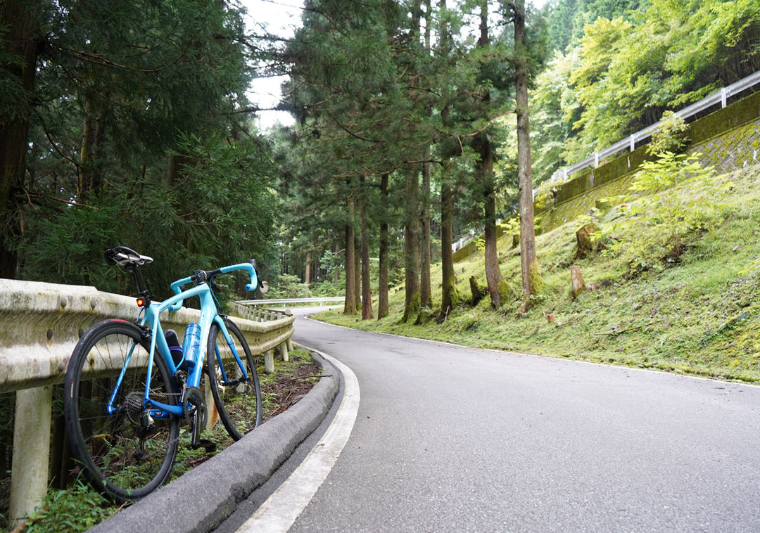 最大勾配14％越えの林道でロードバイクを撮影