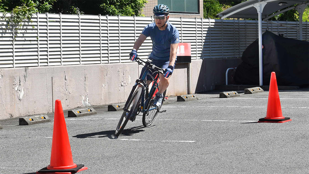 初心者ライド講習会　自転車にまたがる・走る・止まる・曲がるの基本を確認します。曲がる