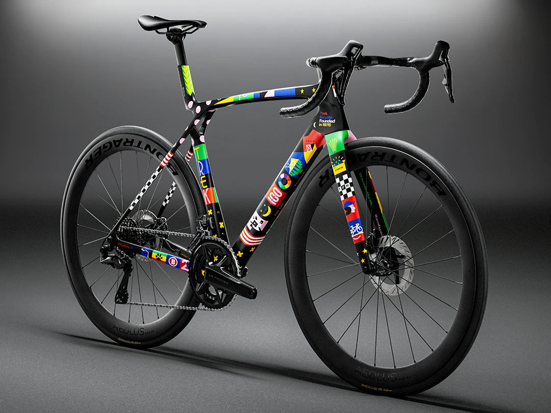 Trek Madone SL 7 Gen 8 The First 50 Replica　斜め前から撮影