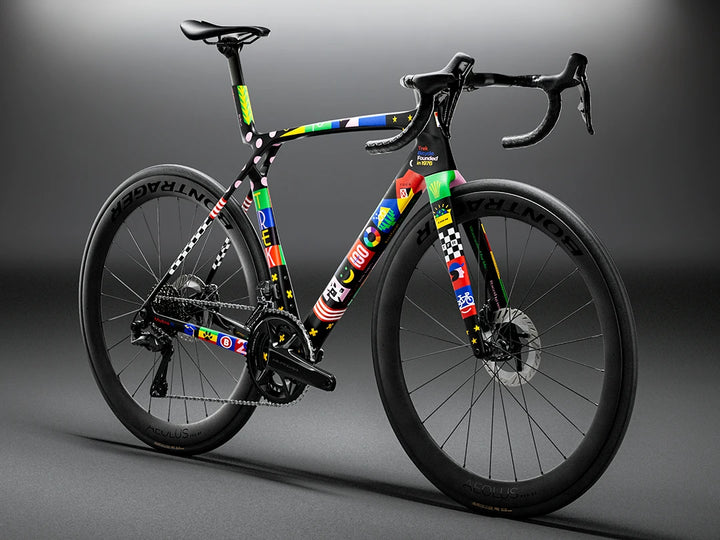 Trek Madone SL 7 Gen 8 The First 50 Replica　斜め前から撮影