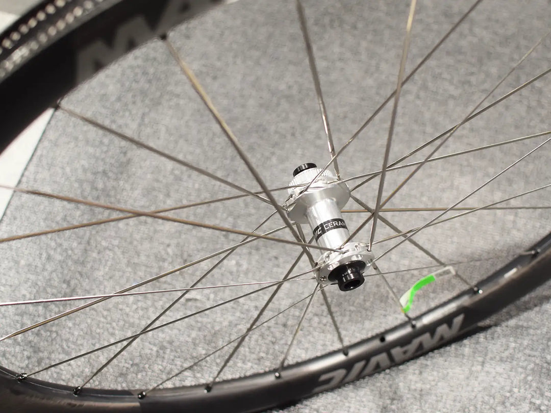 MAVIC COSMIC SLR 45 SILVER 前輪のシルバーのハブとスポーク