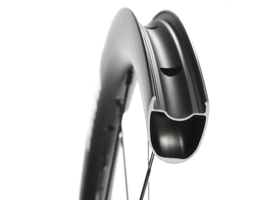 MAVIC KSYRIUM 30 DISC（キシリウム 30 ディスク）リム断面