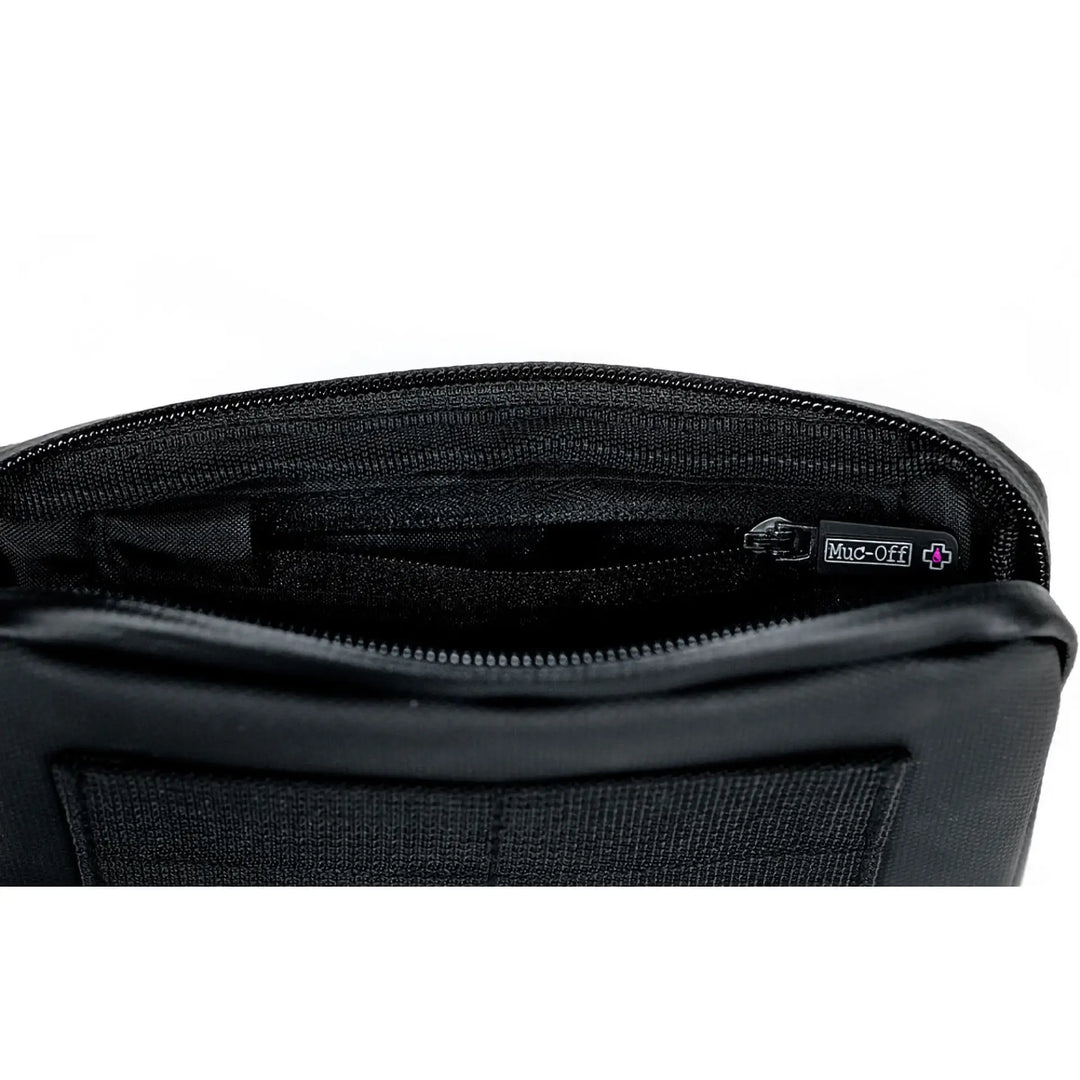 Rainproof Essentials Case - Black
内側ジッパーポケット