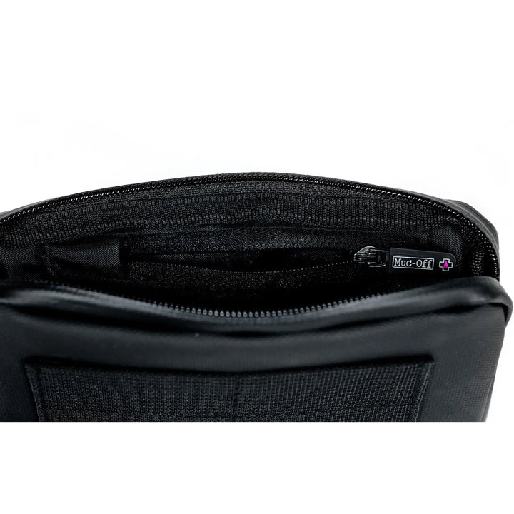 Rainproof Essentials Case - Black
内側ジッパーポケット