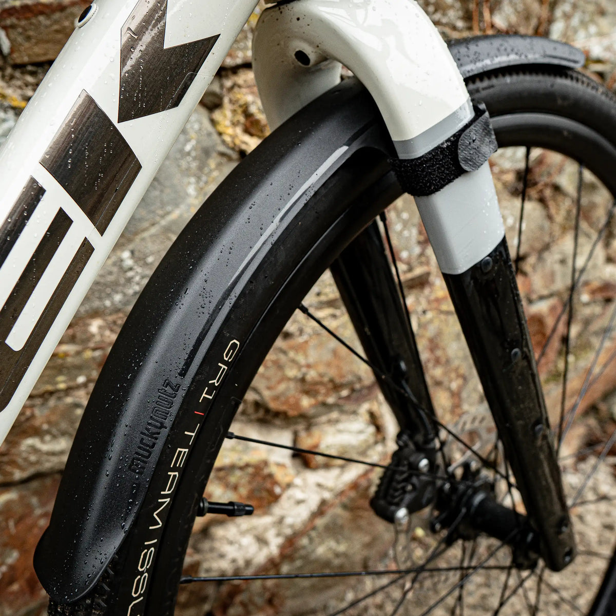 パンドラBN180ADDICTIONフロントフェンダーボディー、ホイールセット。 Mucky Nutz Zennor Front Gravel Guard｜グラベル用泥除け・フェンダー