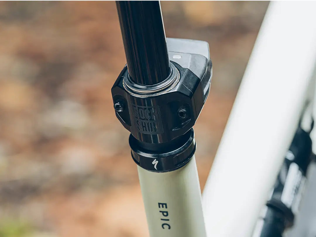 Rockshox Reverb AXS（ロックショックス リバーブ アクセス）B1  後ろ側のロゴ