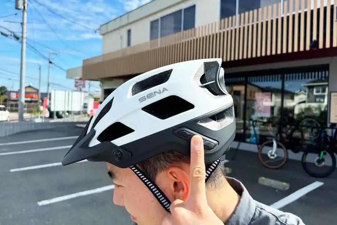 インカム付きのセナのヘルメットM1 EVOをお借りしました