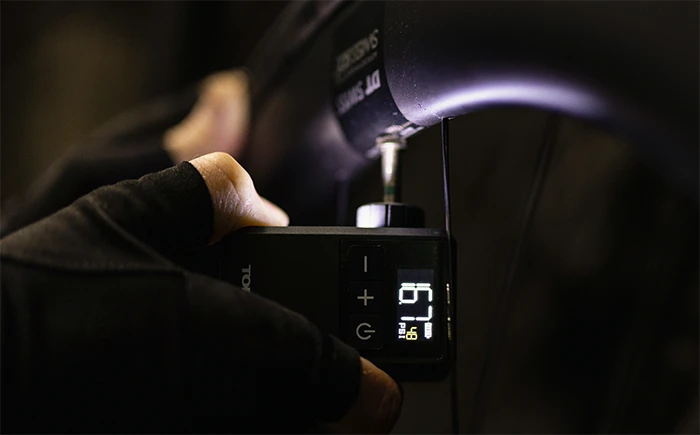 TOPEAK（トピーク）E-BOOSTER DIGITAL MINI（E- ブースター デジタル ミニ）夜間もLEDライトで安心作業