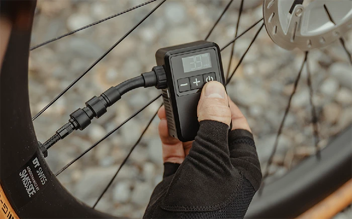 TOPEAK（トピーク）E-BOOSTER DIGITAL MINI（E- ブースター デジタル ミニ）空気を充填