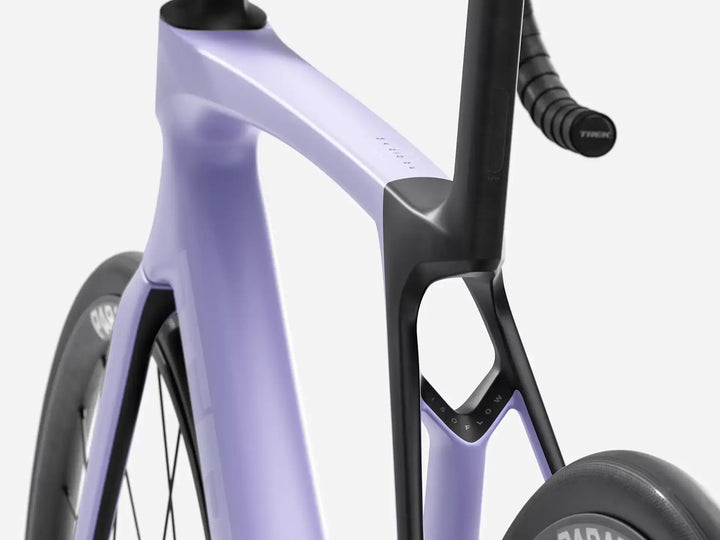 TREK Madone SL5 Gen8（2026年モデル）カラー：Matte Lavender Haze/Deep Smoke　ISO Flow