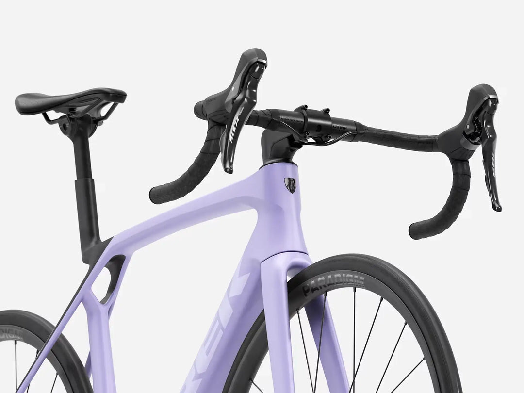 TREK Madone SL5 Gen8（2026年モデル）カラー：Matte Lavender Haze/Deep Smoke　ヘッドチューブ周り