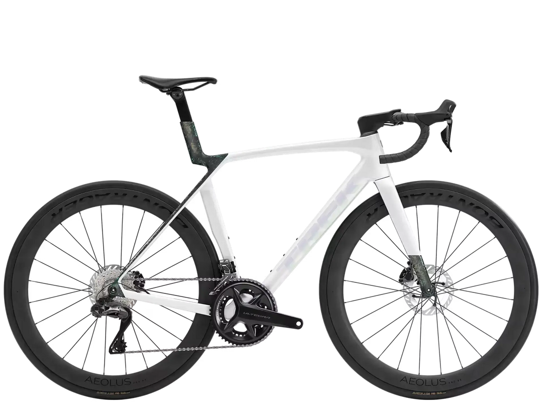 TREK Madone SL7 Gen8（2026年モデル）カラー：Gloss Crystal White/Matte Deep Smoke