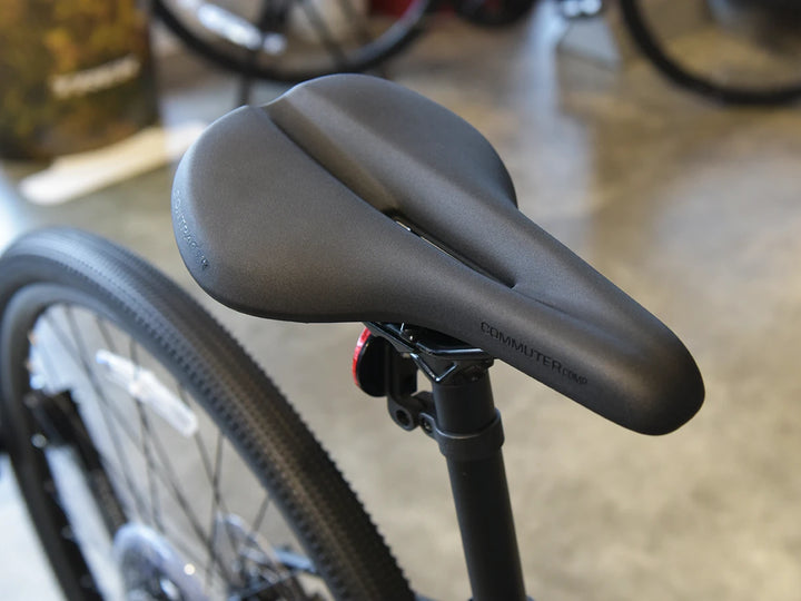 Trek FX Sport SL 4 2027年モデル カーボンクロスバイク